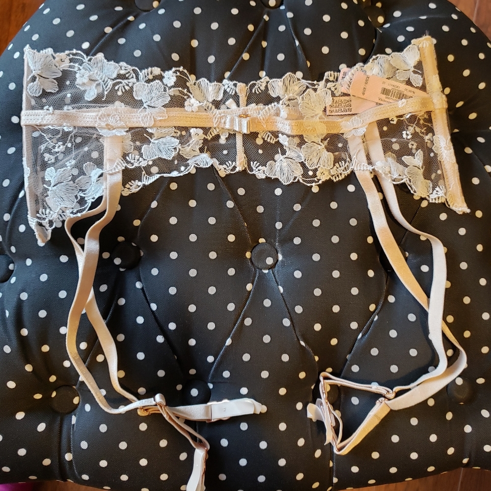 New Victoria's Secret garter belt
